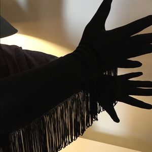Elbow length fringed gloves